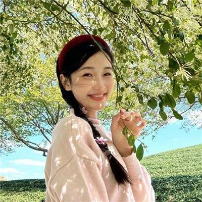 云雾笼罩的山峰